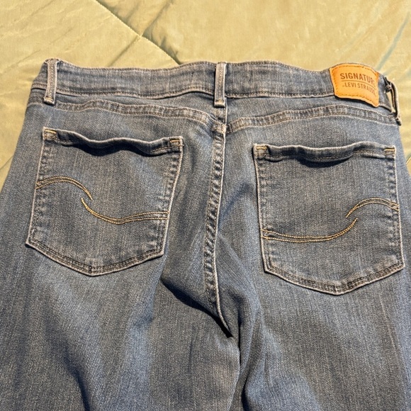 Classic Denim Women's Straight Leg Jeans - Picture 3 of 4